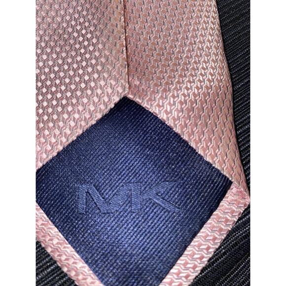 Michael Kors Solid Pink Silk Men's Necktie - Picture 2 of 4